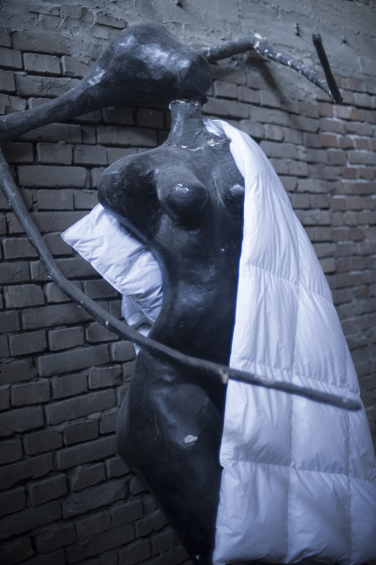 Statue with Dickenbergh Duvet